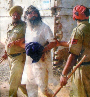 Bhai Mukhtiar Singh being escorted by the police after assaulted by SGPC 'task force'.