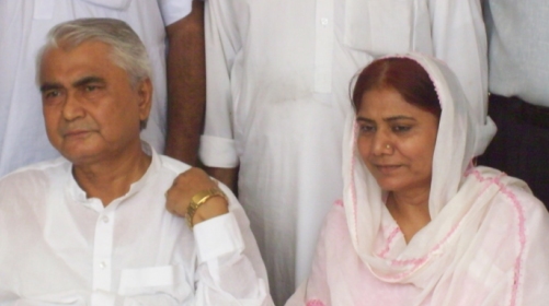 Izhar Alam and his wife Farzana aka 'Nissara Khatoon'