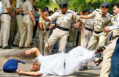 Delhi Police Attacking a Sikh Protestor